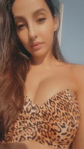 Any cucks for Nora Fatehi here??? She is soo Thickk nd soo sexy
