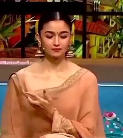 Alia Iconic Video which will make anyone Jerk to her🥵Uff look at how Horny she
