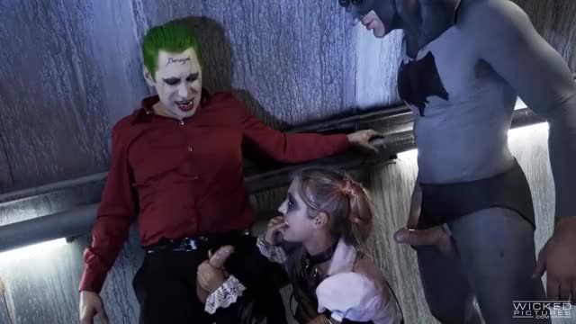 Harley Quinn Fingers Joker