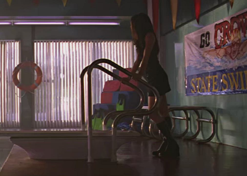 Kristin Kreuk strips in Smallville