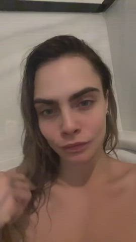 cara delevingne celebrity naked shower