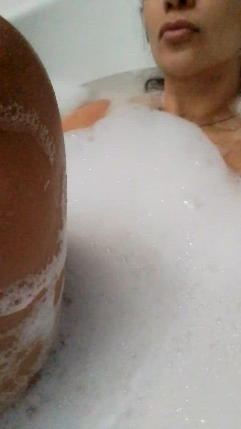 Do you wanna share the bath with me... I can make you many things here... vc available