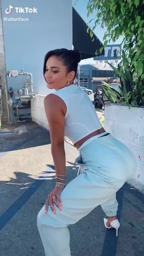 I love Vanessa Hudgens big ass