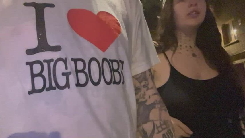 Hands up if you also love big boobs