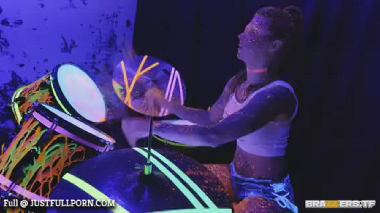 Bang The Drummer Scott Nails, Felicity Feline