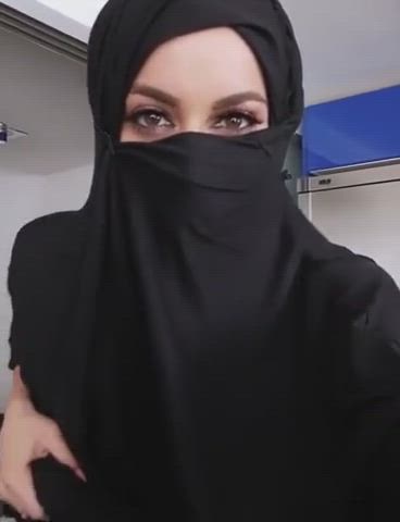big tits brown eyes hijab tease victoria june