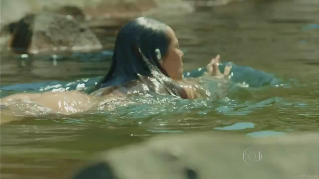 I love how this scene was filmed, it's a brazilian mini-series (Paolla Oliveira -