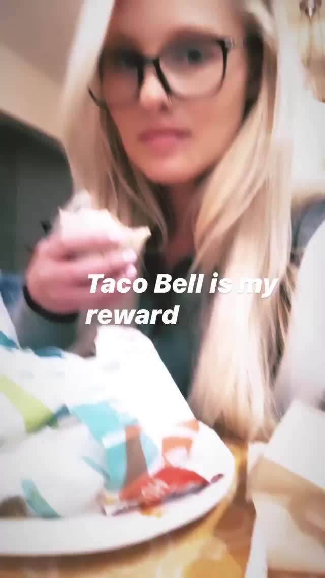 Tomi Lahren Eating Taco Bell