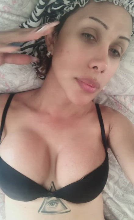 See how horny i`m today so come and suck it dry!