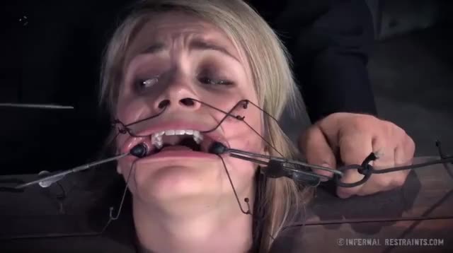Winnie Rider's mouth gets stretched open