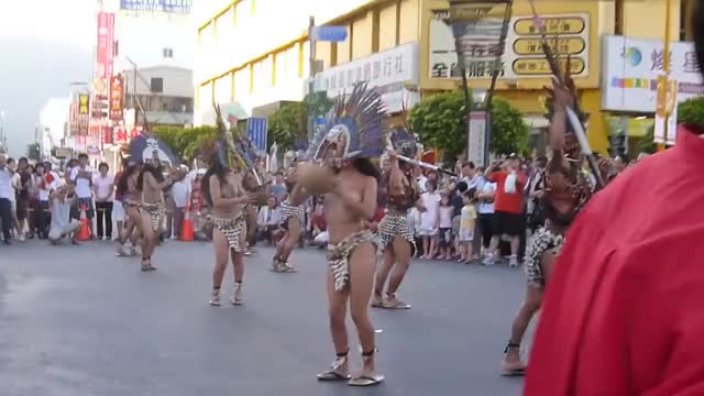 世界原住民樂舞節...花蓮踩街表演