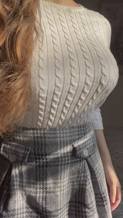 My cozy sweater hides my massive boobs quite well 🤭