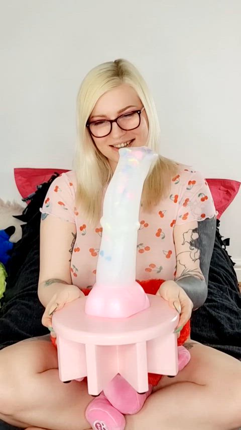 Huge XL Kitalpha Horse Dildo rearranges my insides, and the full video is on all