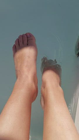 Im looking for a slave to dry my perfect feet. Who's there?
