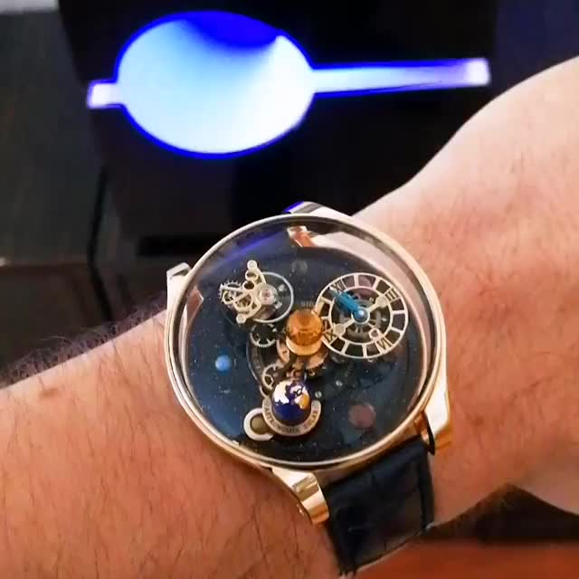 Crazy watch presentation. 