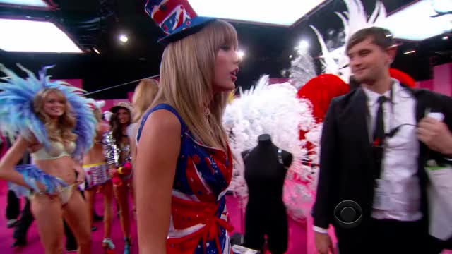 Taylor Swift - (11.13.13) The Victoria's Secret Fashion Show In NYC | First Performance