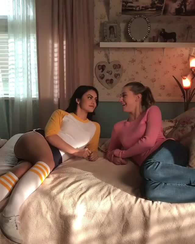 Happy Valentine's Day from the cast of Riverdale ?