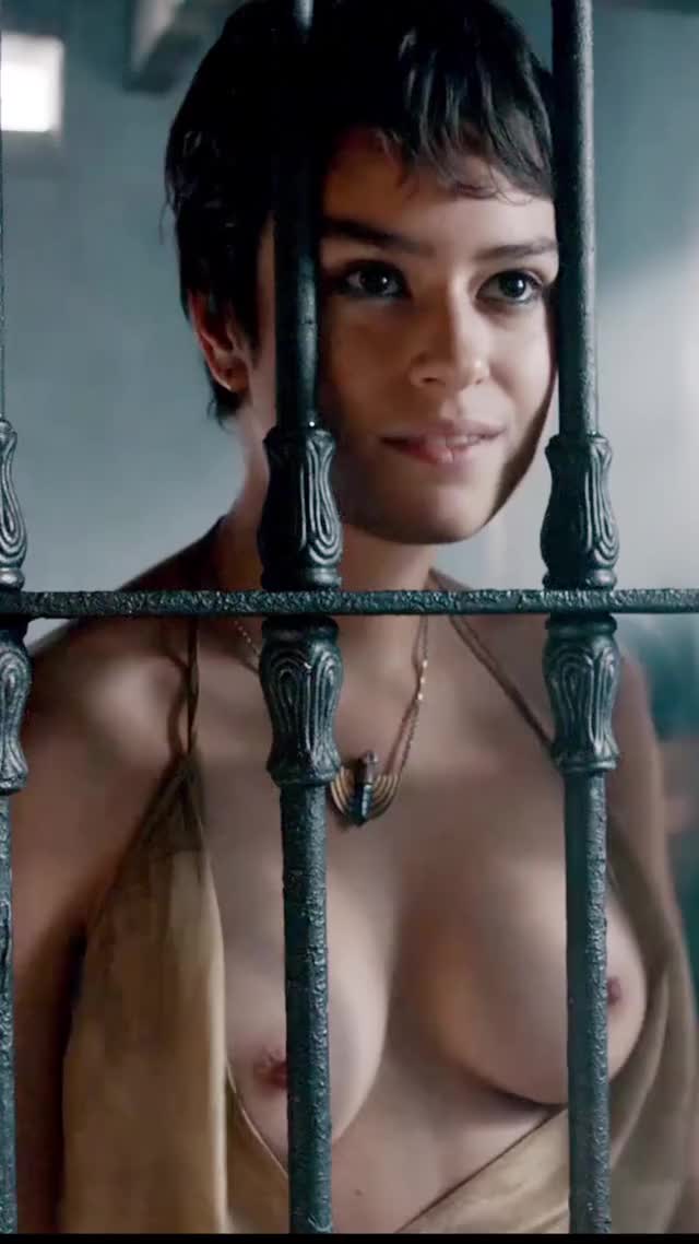 Rosabell Laurenti Sellers In Game Of Thrones (Cropped For Mobile)