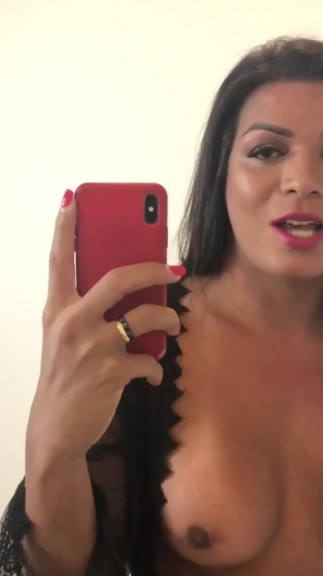 Renata Molina wants to take your ass from behind