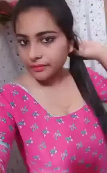 EXTREMELY CUTE BANGLA BABE SHOWING HER HUGE TITS [MUST WATCH] [LINK IN COMMENT] 💦💦