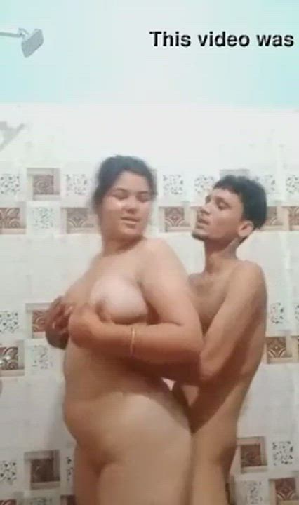 🔥🥰Very rare/unseen Skinny guy fucking her chubby girlfriend in bathroom [must