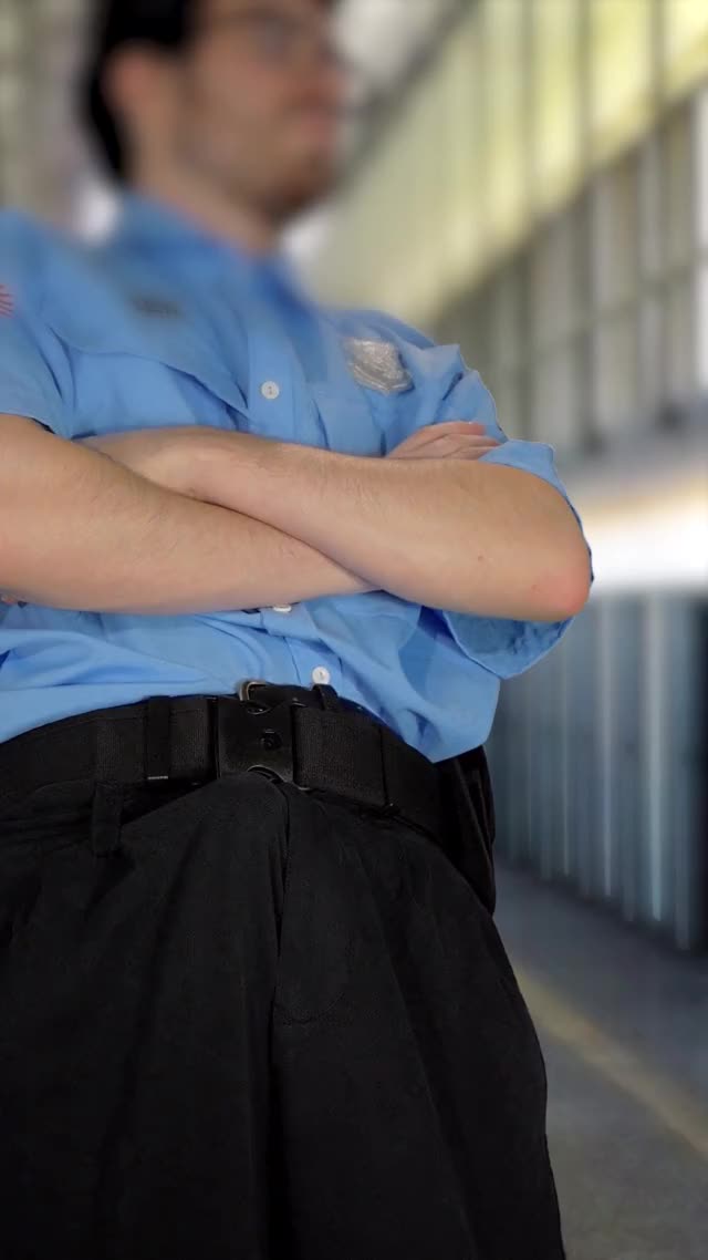Prison officer unknowingly exposes himself to female inmates! (with sound)