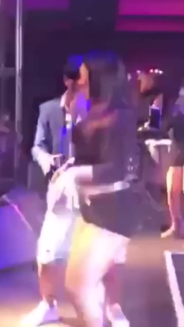 Andressa Soares twerking huge ass for rapper live