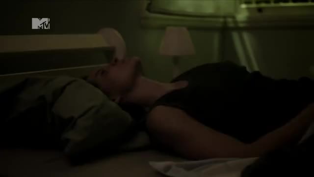 Bianca Comparato in A Menina Sem Qualidades S01E02 (2013) - Masturbation scene 1/2