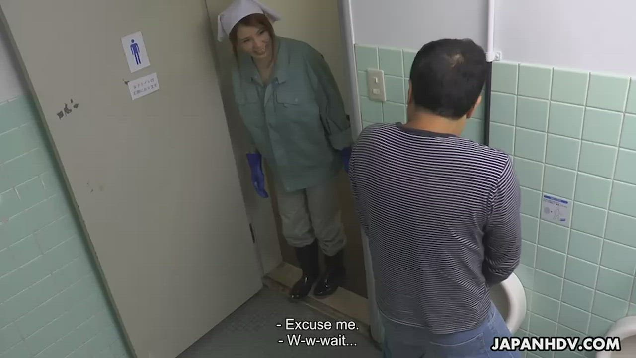 Maki Koizumi jumps on men in a public bathroom to suck them off