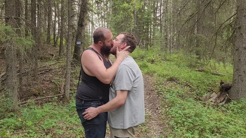 Kissing in the woods (then making him go down on his knees)