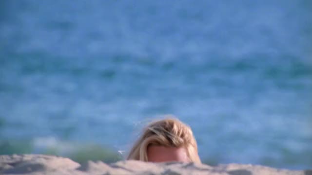 Pamela Anderson - Baywatch - S03E21 - being photographed in swimsuit on beach, then