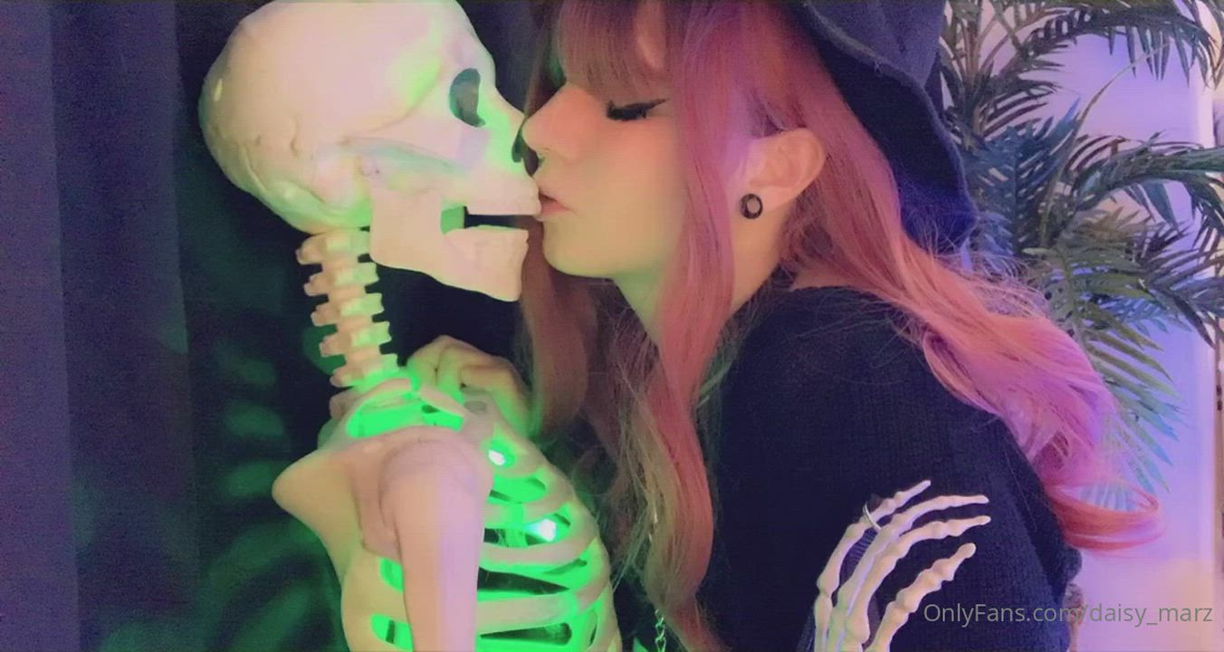 what's more gothic than skeletons? (okaym4rs) (she gave me permission to share this)