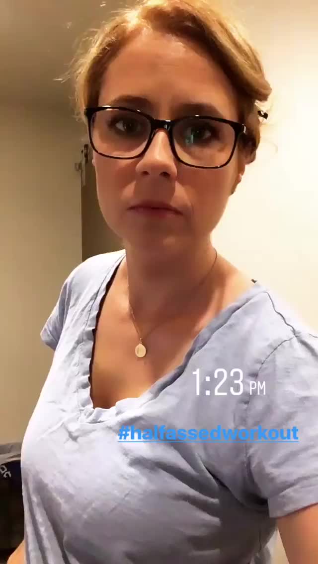Jenna Fischer 09/13/2018 Instagram workout 02