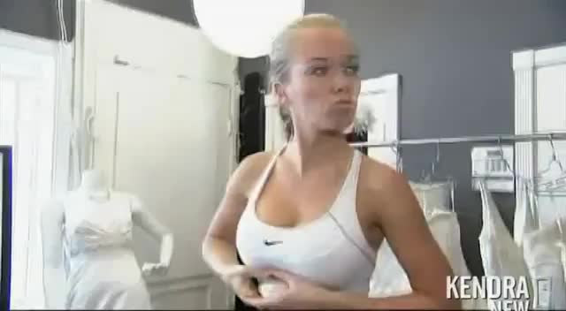 Kendra Wilkinson And Her Lovely Wedding Dress [Gif]