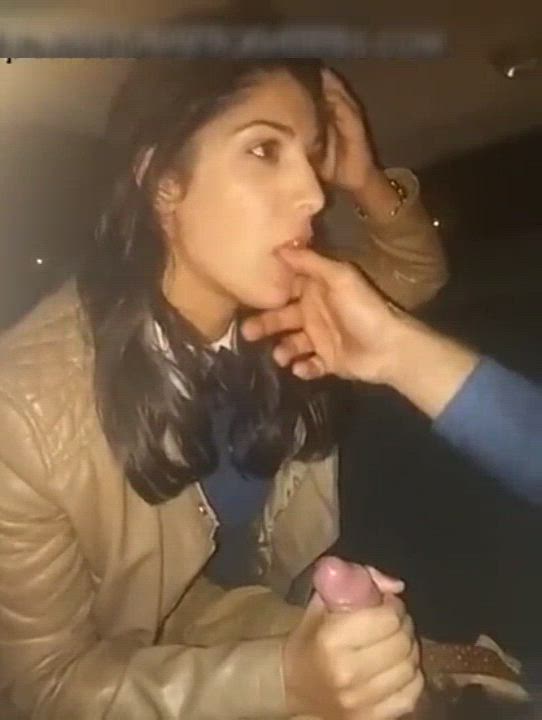 EXTREMELY HORNY BABE GIVING BLOWJOB TO HER BOYFRIEND IN CAR [FULL VIDEO] [LINK IN